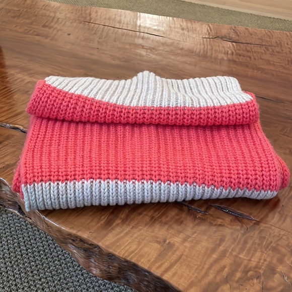 GAP KNITTED SCARF CORAL/oatmeal color - Picture 5 of 5